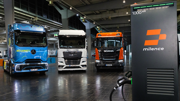 Megawattladen laadt e-trucks vol tijdens één rustpauze
