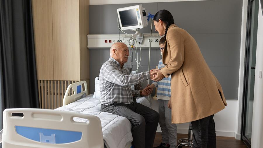Mantelzorgers van mensen met dementie: 139 uur per week aan zorg