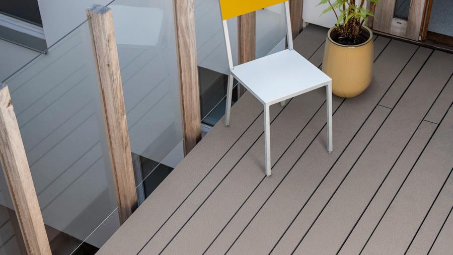 Cedral Terrace plaatst u zonder lijm of nagels