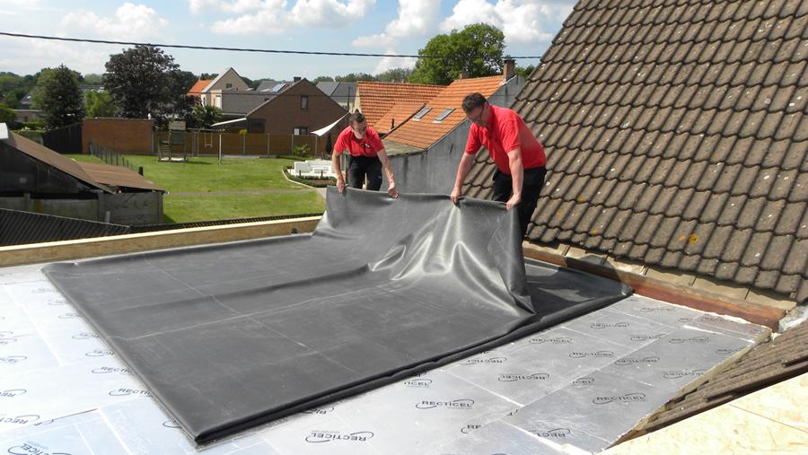 Couvrir son propre toit, c'est un jeu d'enfant