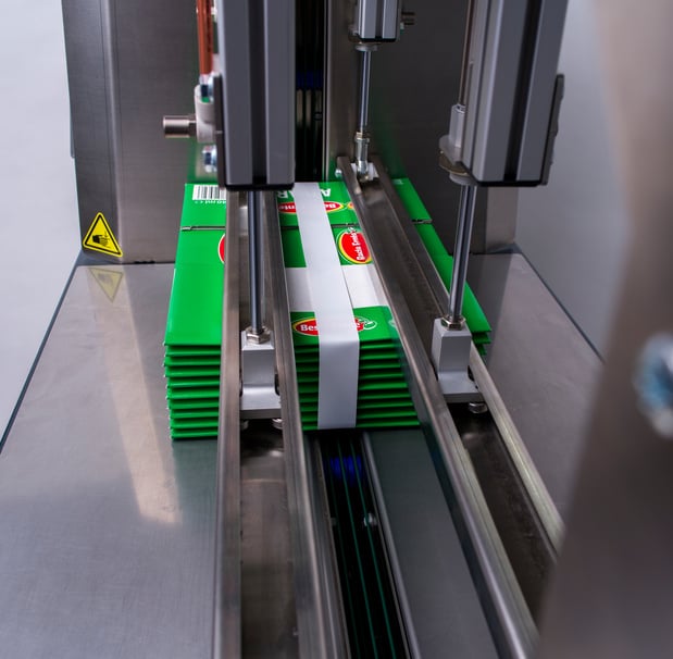 Le thème principal est le regroupement des étiquettes surmoulées, les produits en carton luxueux et la finition post-impression