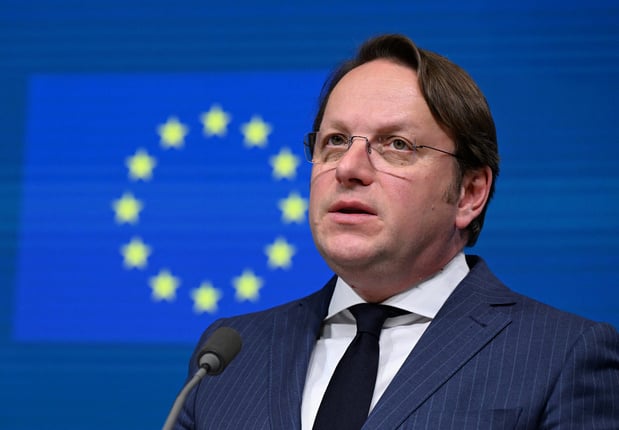 Hongaarse kandidaat-Eurocommissaris bestookt met vragen over abortus