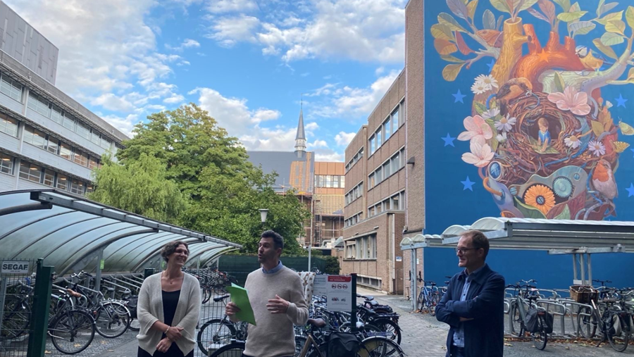 Duurzaamheid: een fresco op de gevel van AZ Sint-Lucas in Gent