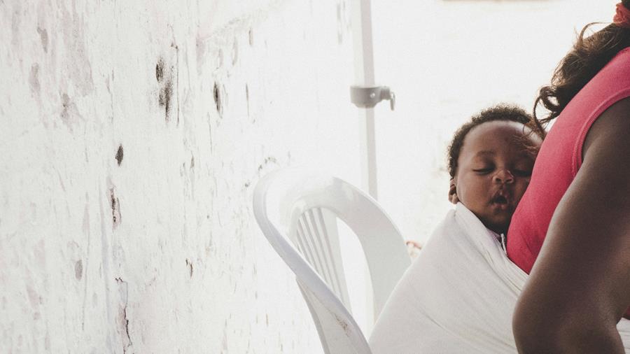 Kinderen met hiv: heel jonge leeftijd en ondervoeding werken therapiefalen in de hand