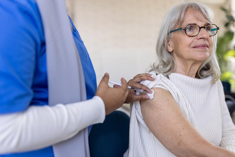 Vaccinologie breder bekeken