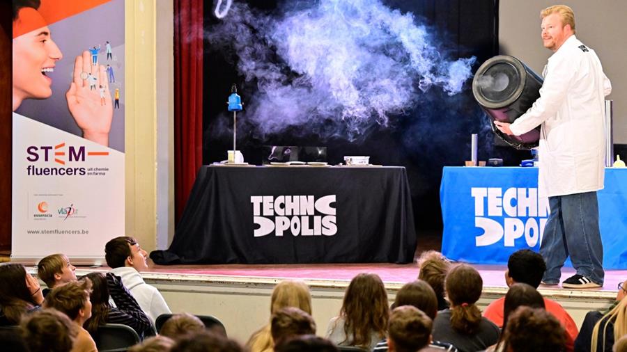 Les STEMfluencers encouragent les étudiants à opter pour les filières scientifique et technologique