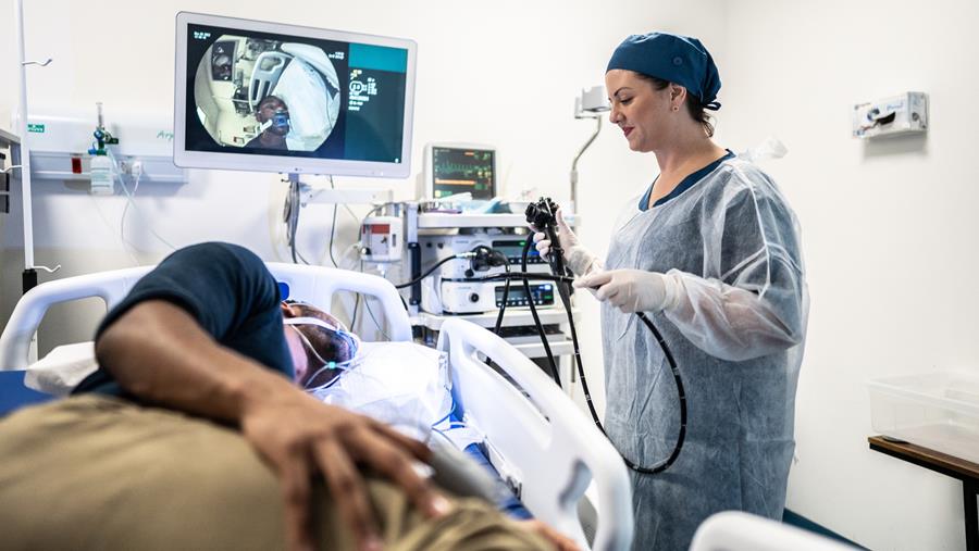 L’IA fait gagner du temps dans les soins de santé. Mais pour qui ?